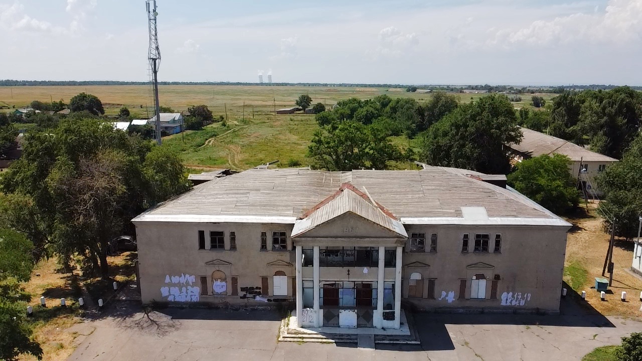 Здание МБУК «Жуковский СДК», расположенное по адресу: Ростовская область, станица Жуковская, Центральная площадь, 3.