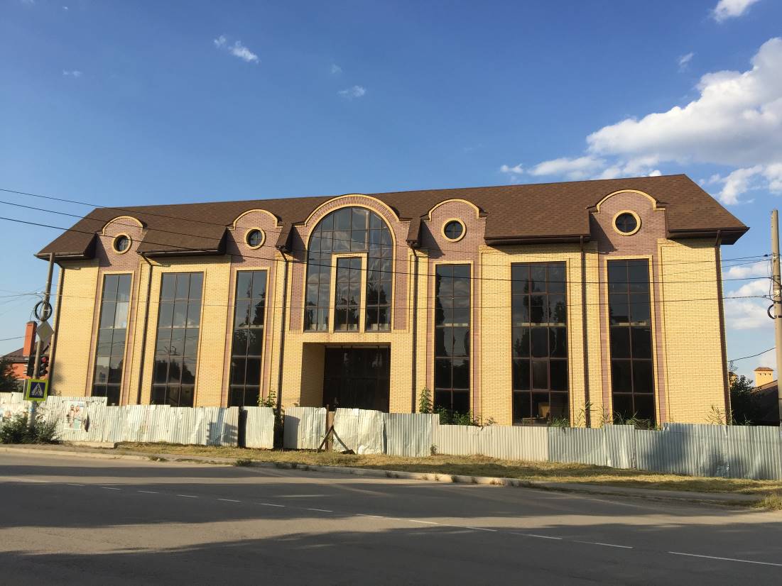 Здание магазина по ул.Сафонова, 29 в г. Каменск-Шахтинский  Ростовской области