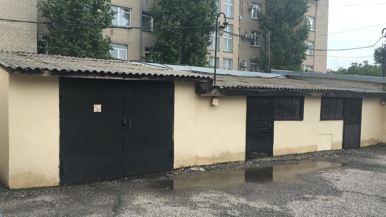 Гараж (литер Г2), гараж (литер О) и подсобное помещение (литер Д)», расположенные по адресу: Ростовская область, г. Азов, ул. Ленинградская, 65