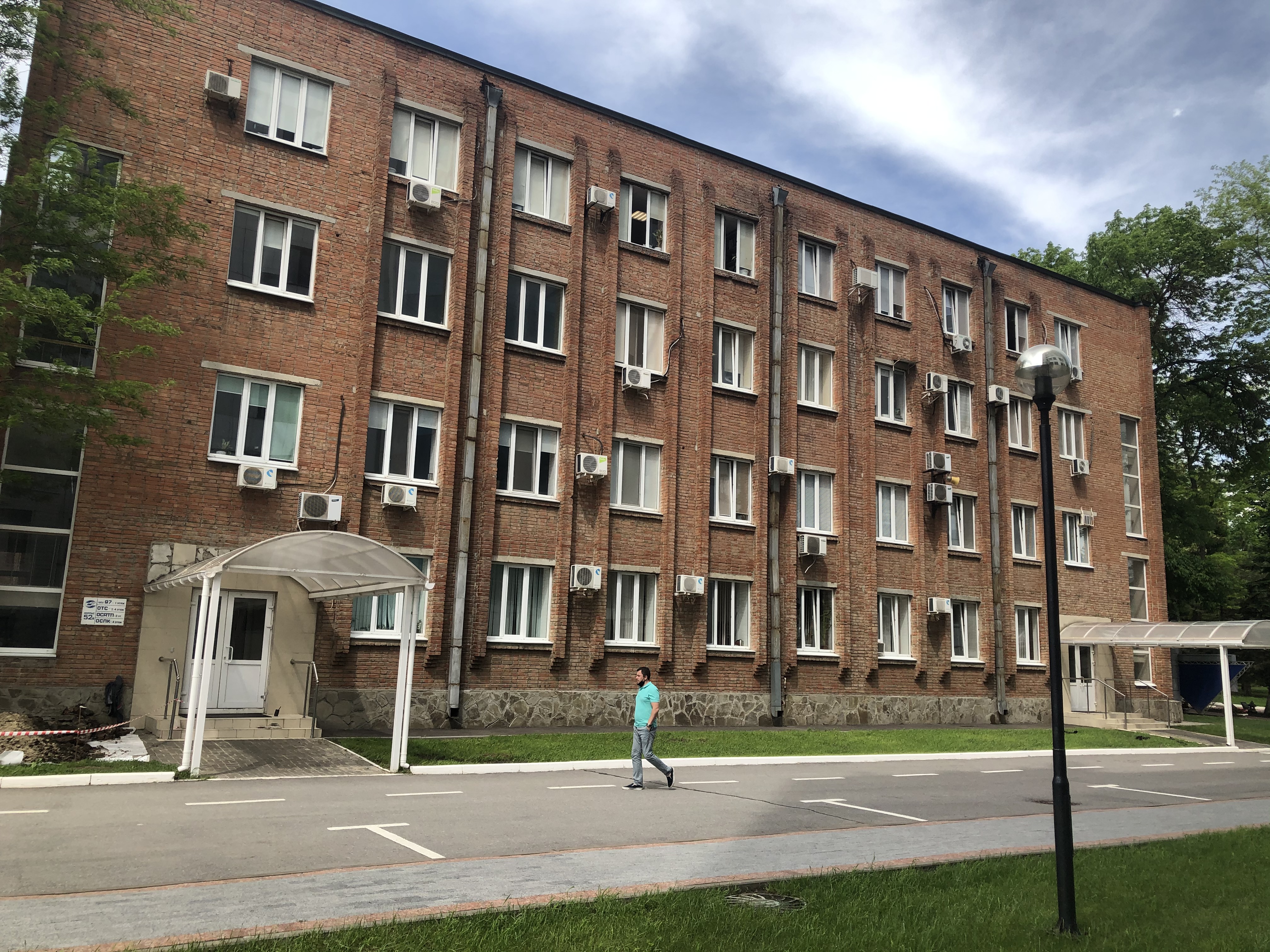 Административно-бытовой корпус №52 А, расположенного на территории ПАО «Роствертол» в г. Ростове-на-Дону.